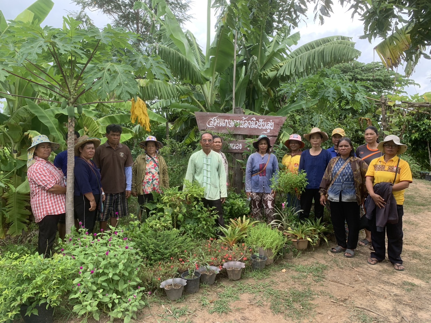 สพอ.เมืองมหาสารคาม ดำเนินงานศูนย์เรียนรู้การพัฒนาคุณภาพชีวิตตามหลักทฤษฎีใหม่ ประยุกต์สู่ “โคก หนอง นา” พัฒนาชุมชน